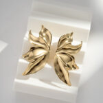 Brincos dourados Folhas Esculpidas em aço inoxidável